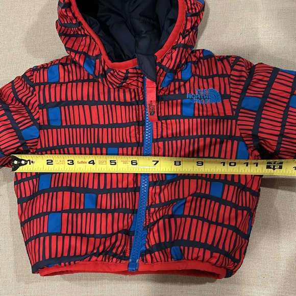 The North Face Baby Navy and Red Reversible Puffer Infant - Picture 10 of 13